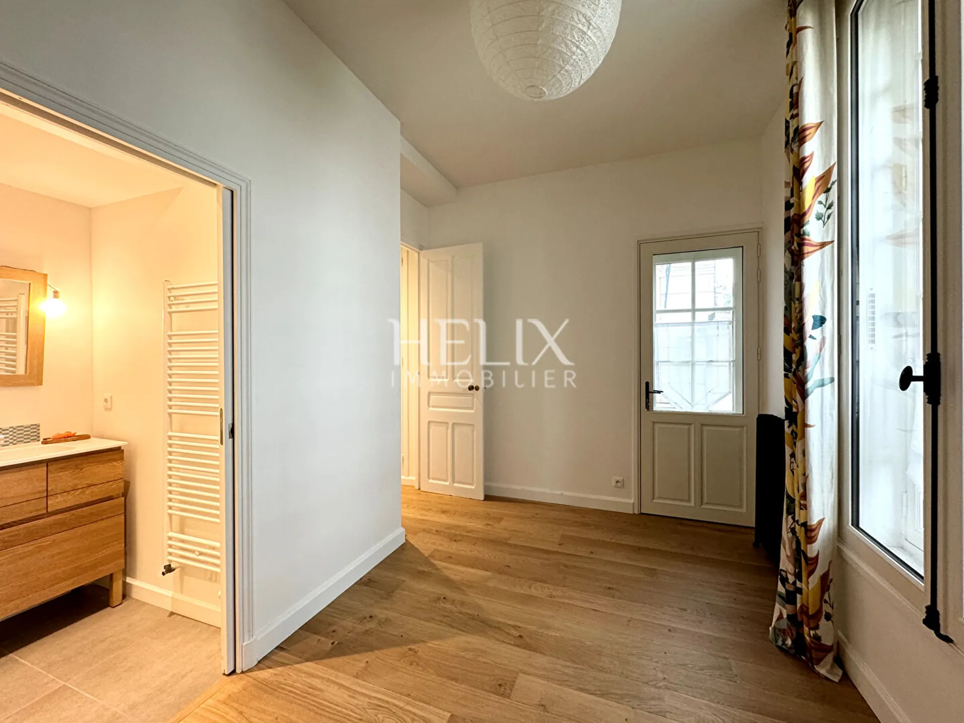 Dans un hôtel particulier sur un secteur privilégié et très recherché magnifique appartement avec jardin privatif