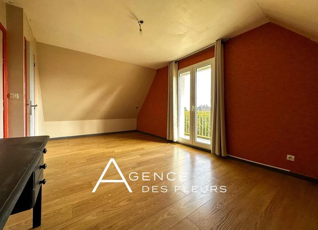 A vendre maison traditionnelle de 120 m² édifiée sur un terrain de 1000 m² commune de ST PIERRE DES FLEURS 27370