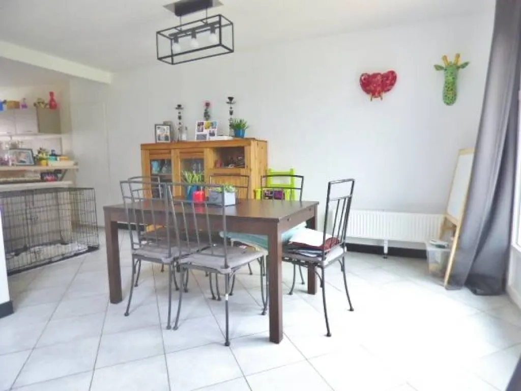 A vendre pavillon à étage proche centre ville de oissel 76