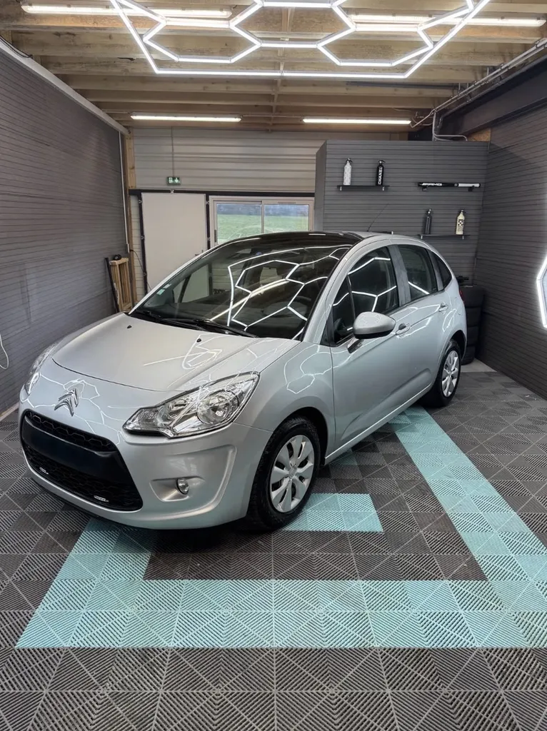 Achat d'une Citroën C3 II Phase 2 d'occasion près de Viry avec pare-brise panoramique Zenith pour une visibilité optimale sur les routes de Haute-Savoie