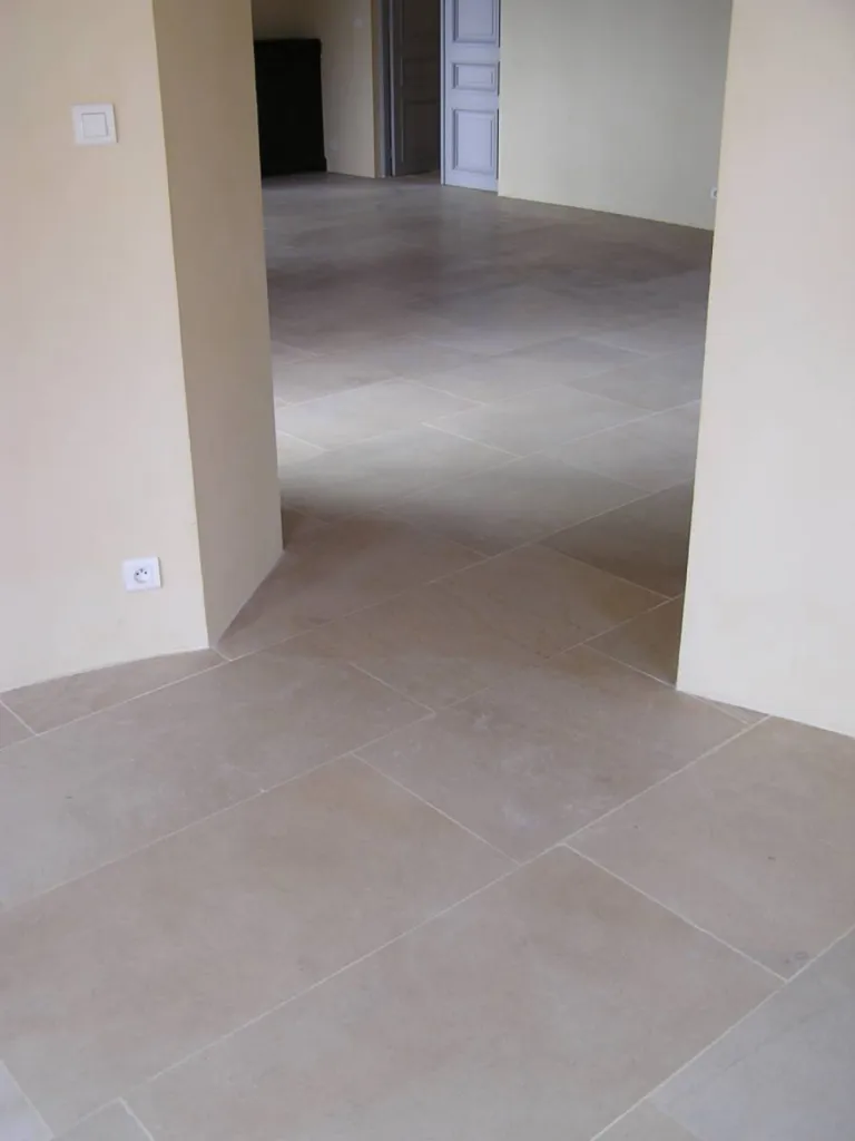 Pierre de France adouci pour sol intérieur Château à Saint-Tropez