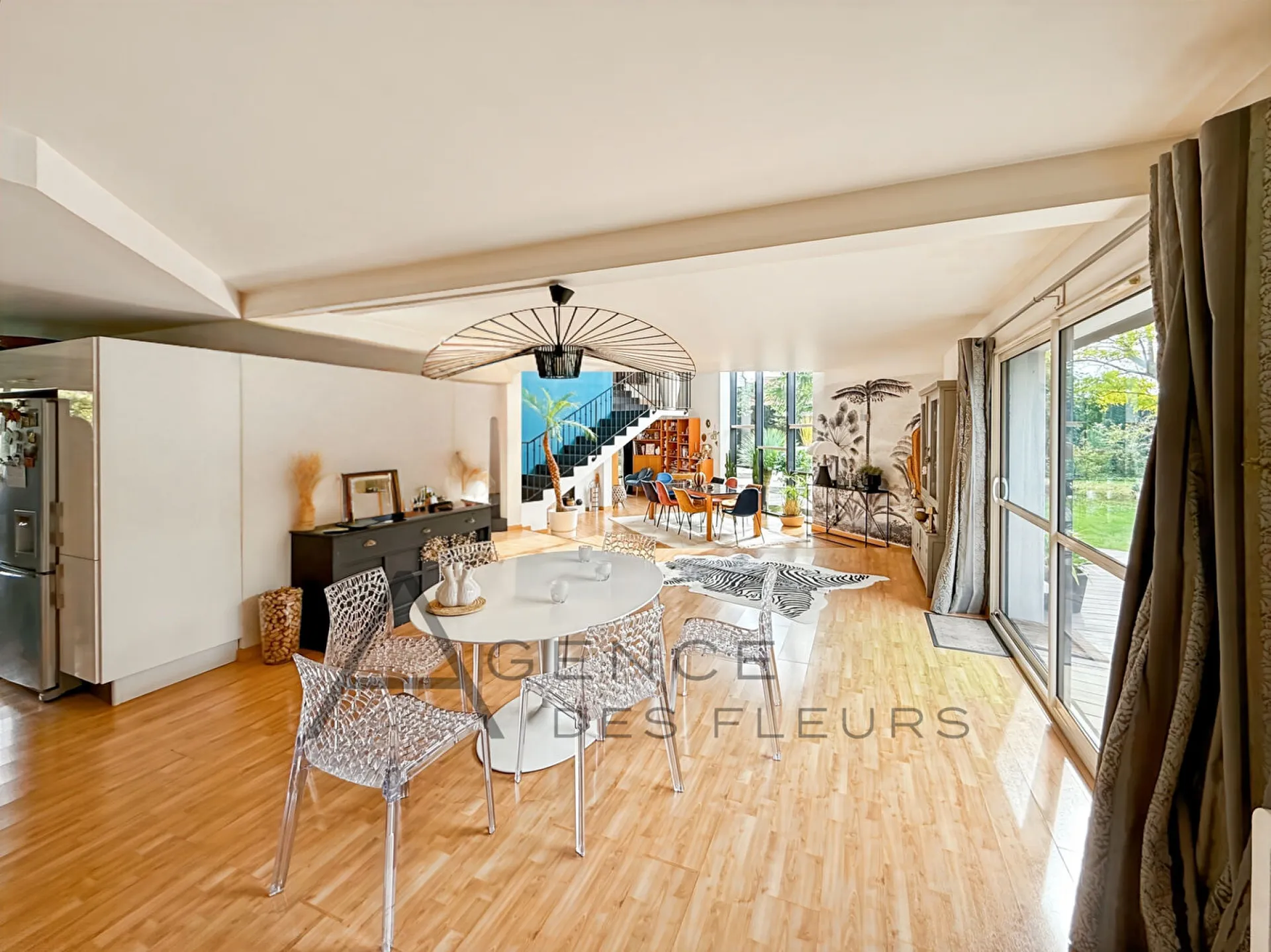 A vendre, maison d'architecte d'exception de 235 m² sur un terrain de 1300 m² située à La Londe