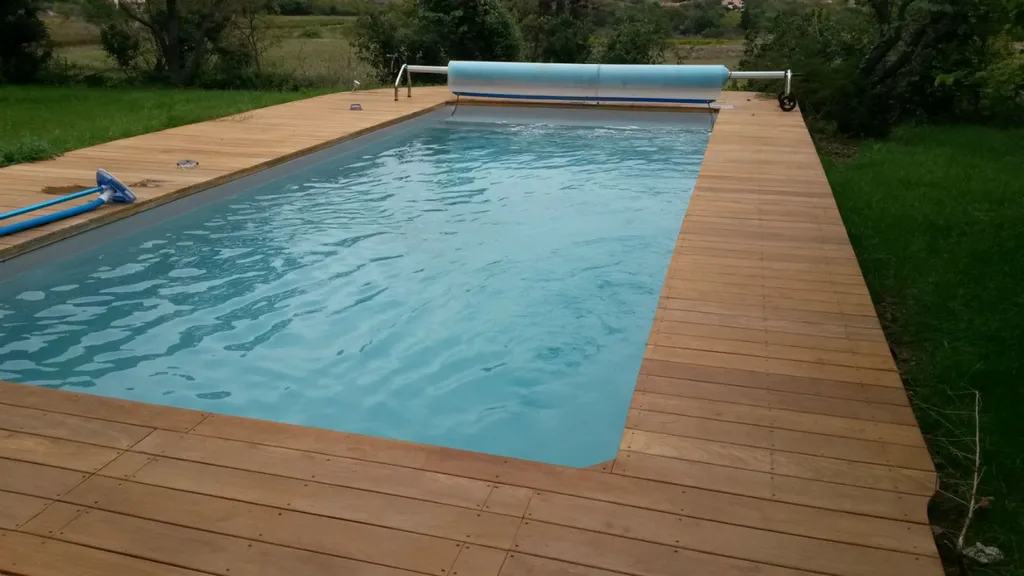 Piscine béton liner par Aquarev'Piscines à Pierrevert 04220 