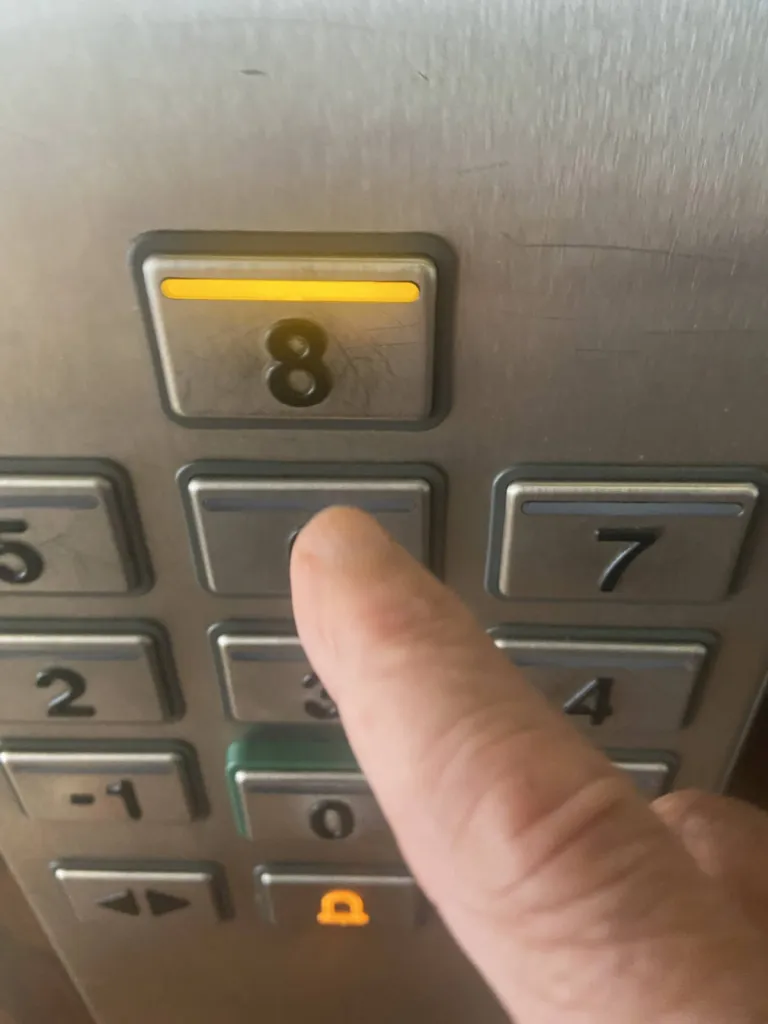 ascenseur accueil 8èm étage