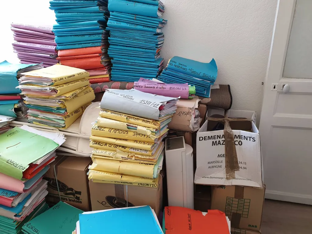 DESTRUCTION D'ARCHIVES CONFIDENTIELLES ET DEBARRAS DE MOBILIERS à Marseille pour un cabinet d'avocat