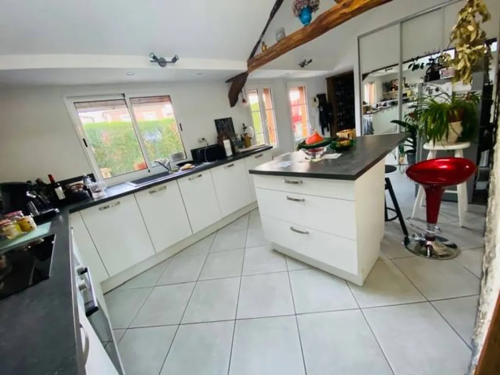 A acheter charmante maison rénové de 103m² sur 340m² de terrain sur la commune de Saint Aubin Les Elbeuf 76410