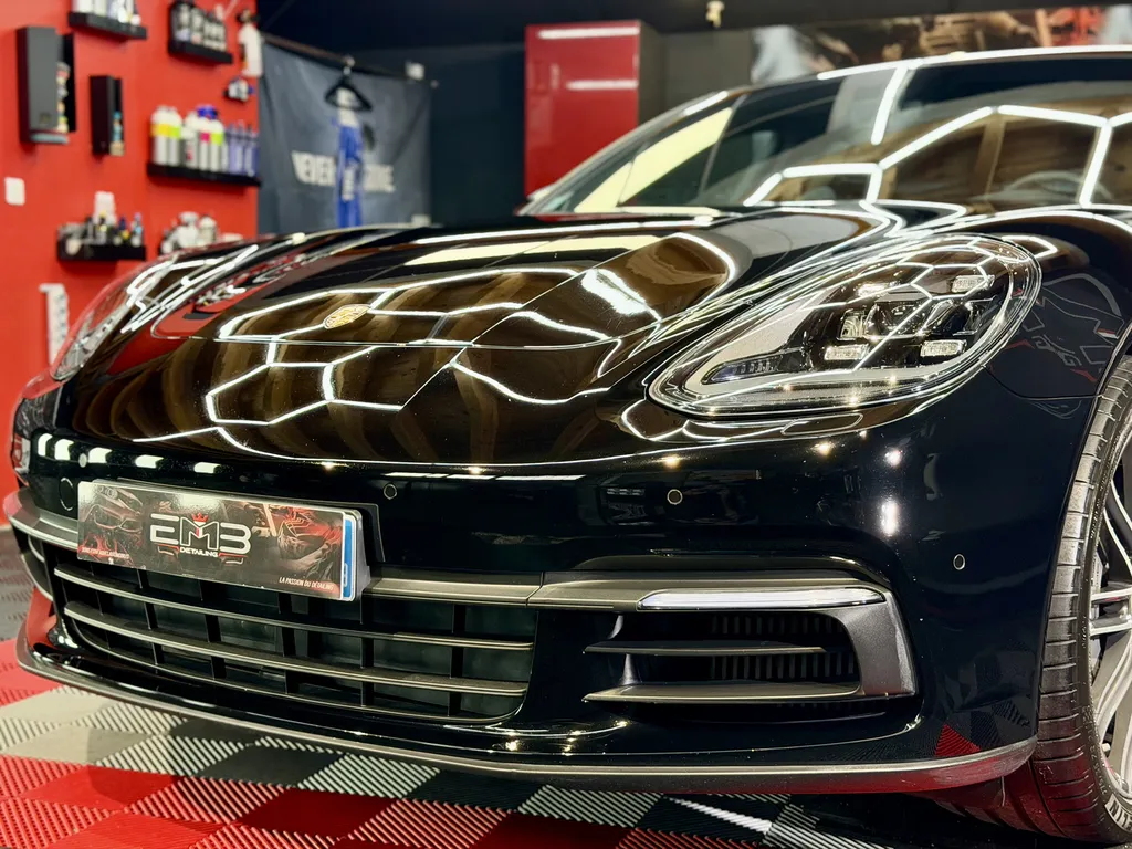 Rénovation et traitement céramique Porsche Panamera Sport Turismo à Vaugneray près de Lyon Spécialiste porsche et voiture de sport
