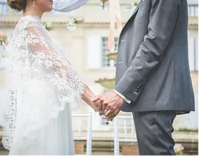 Les Mariages de Mademoiselle L Cérémonie laÎque à Bordeaux en Gironde