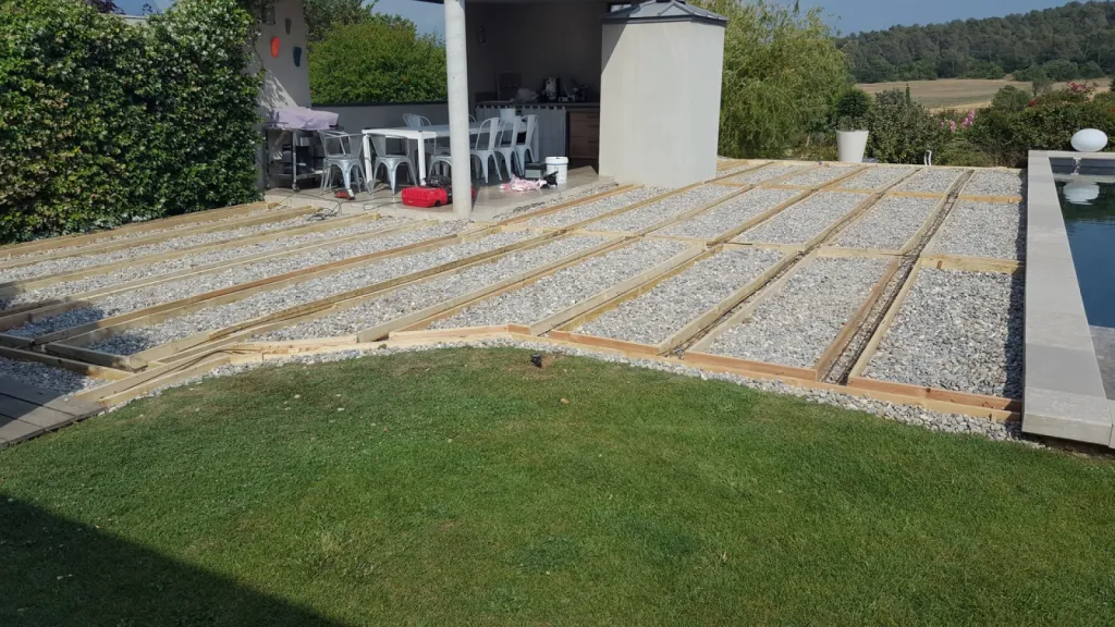 Création d'une Terrasse en Padouk à Meyreuil: Une Réalisation de la Parqueterie Aixoise