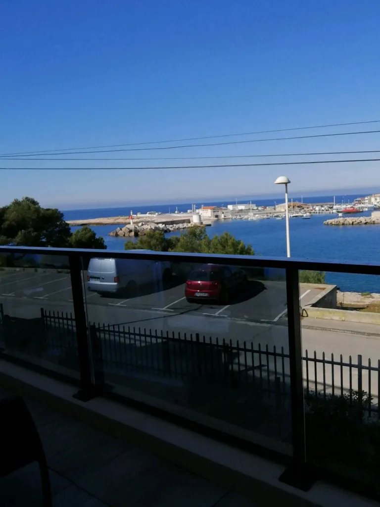 Films adhésifs sur garde corps a NICE.