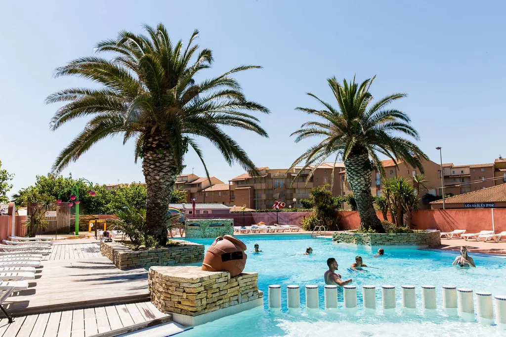 location avec espace aquatique dans un camping Vias-plage bord de Méditerranée