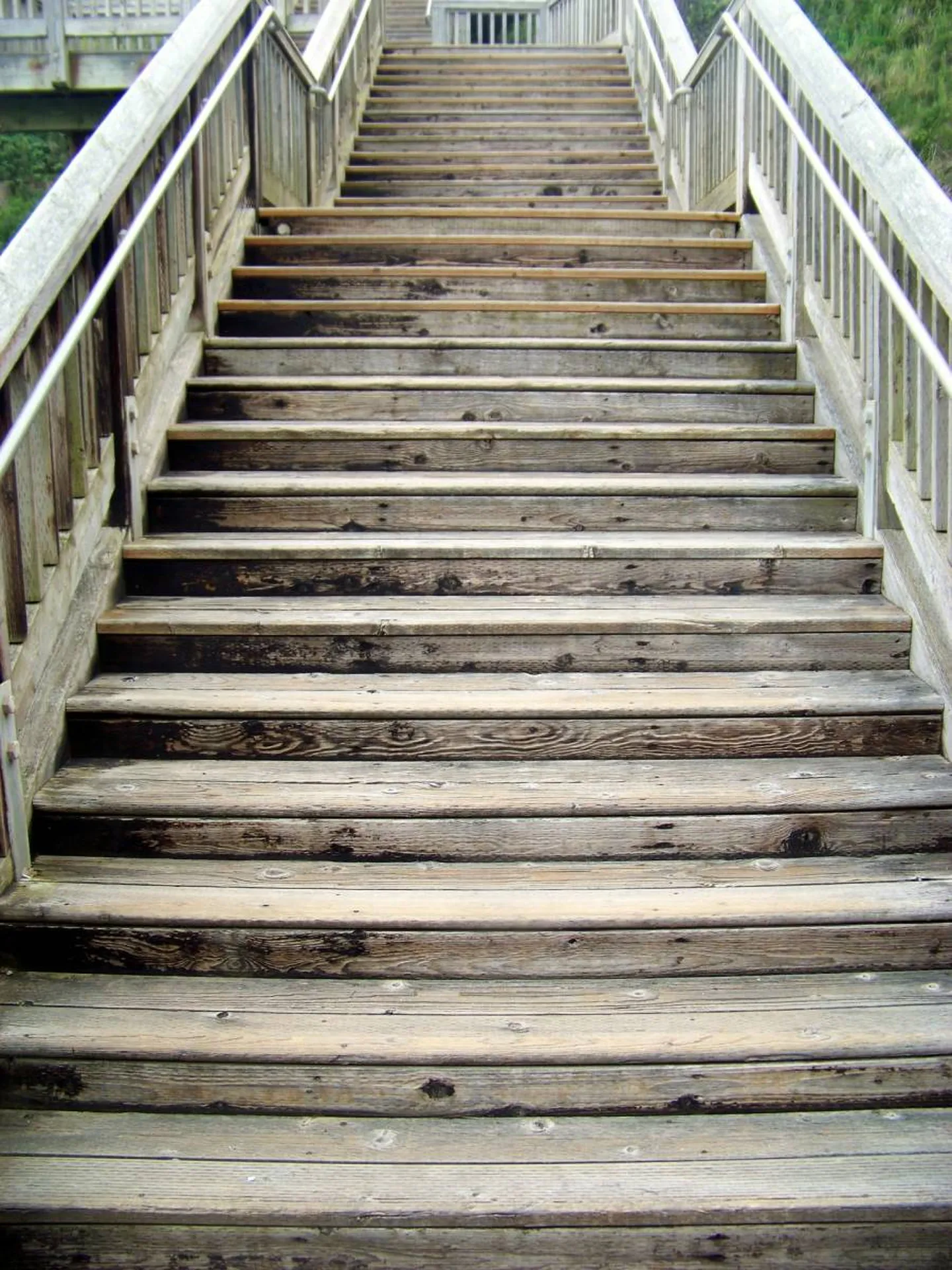Réalisation d'un escalier en bois sur mesure à Fuveau par la MENUISERIE GARCIN