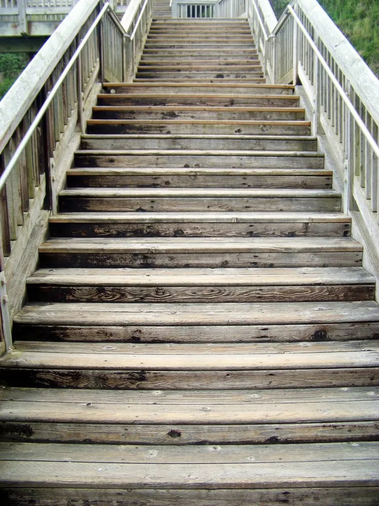 Réalisation d'un escalier en bois sur mesure à Fuveau par la MENUISERIE GARCIN