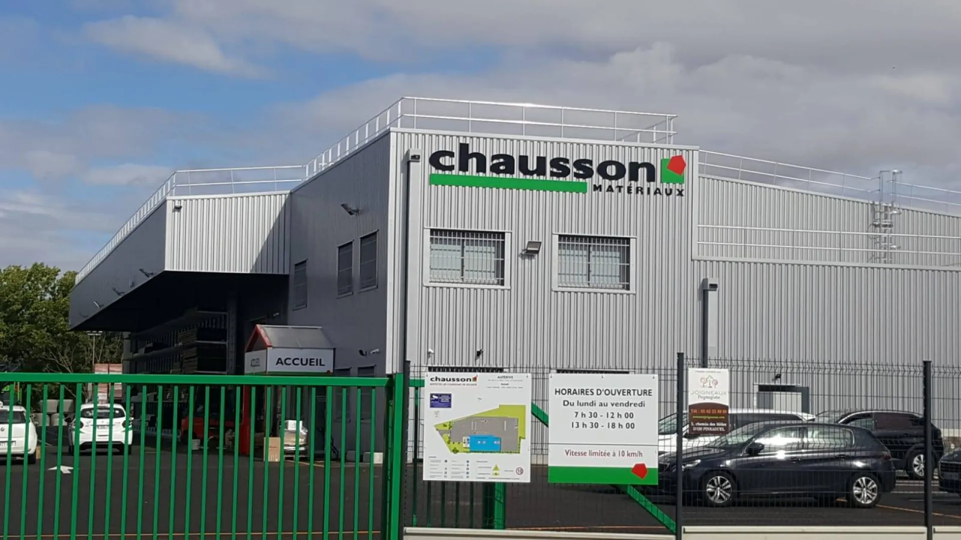 Réalisation et installation d'une enseigne pour Chausson Matériaux à Auterive