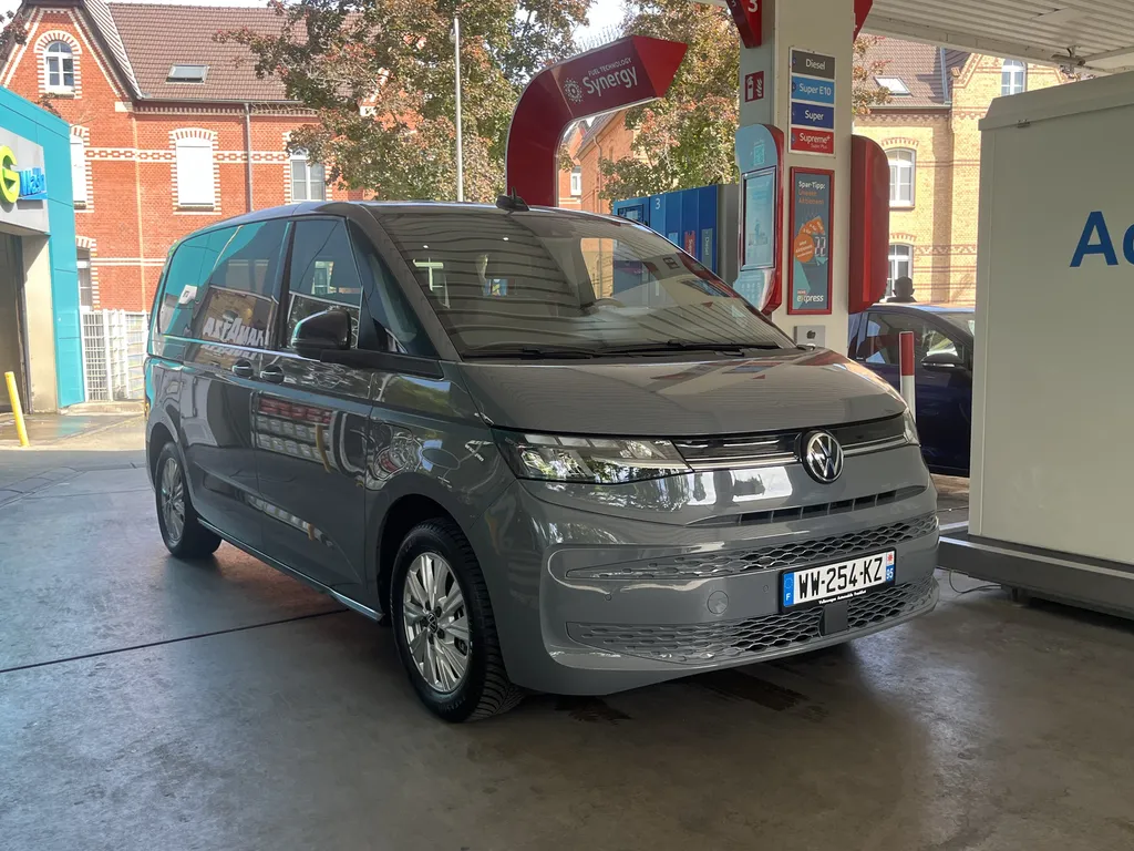 Asphalte Diffusion spécialiste de l’import Volkswagen T7 Multivan hybride rechargeable à Bordeaux