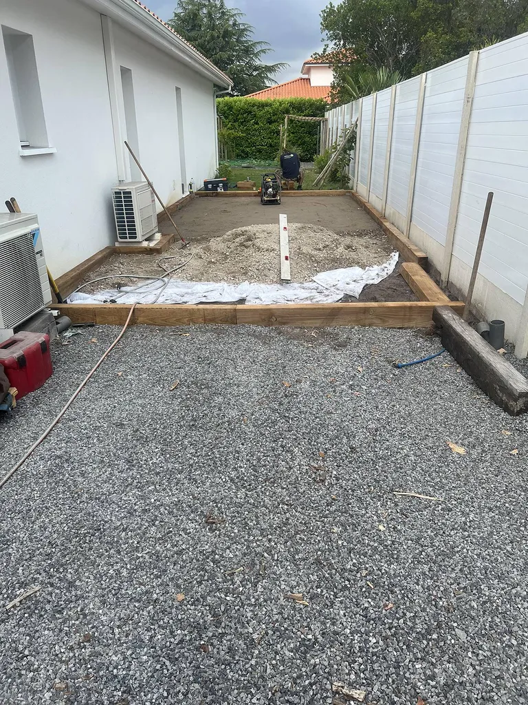 Création par Evolution Paysage d’un terrain de pétanque de qualité à Biscarrosse