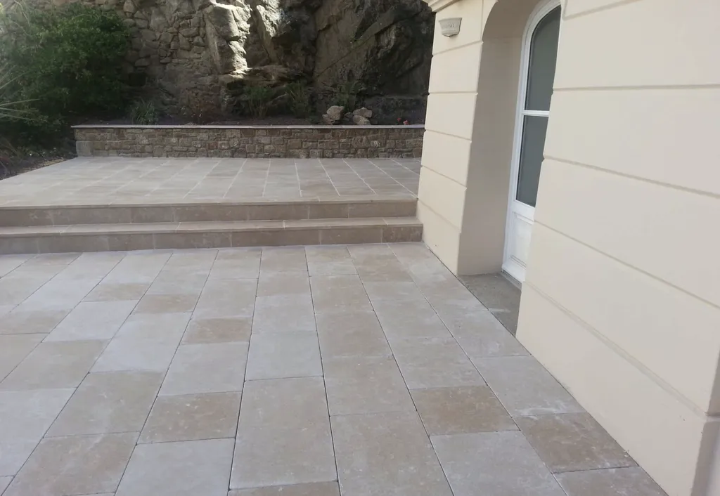 Cèdre Gray – Marbre naturel beige et crème pour sols et dallages intérieurs et extérieurs