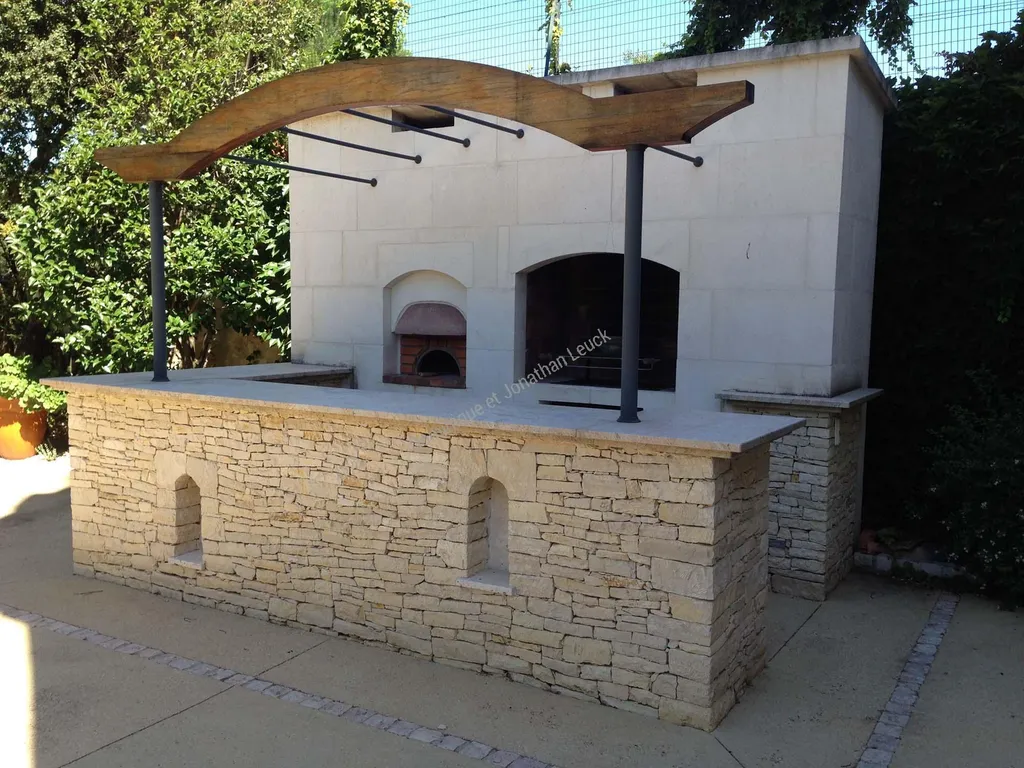 Aménagement barbecue en pierre, marbre ou granit