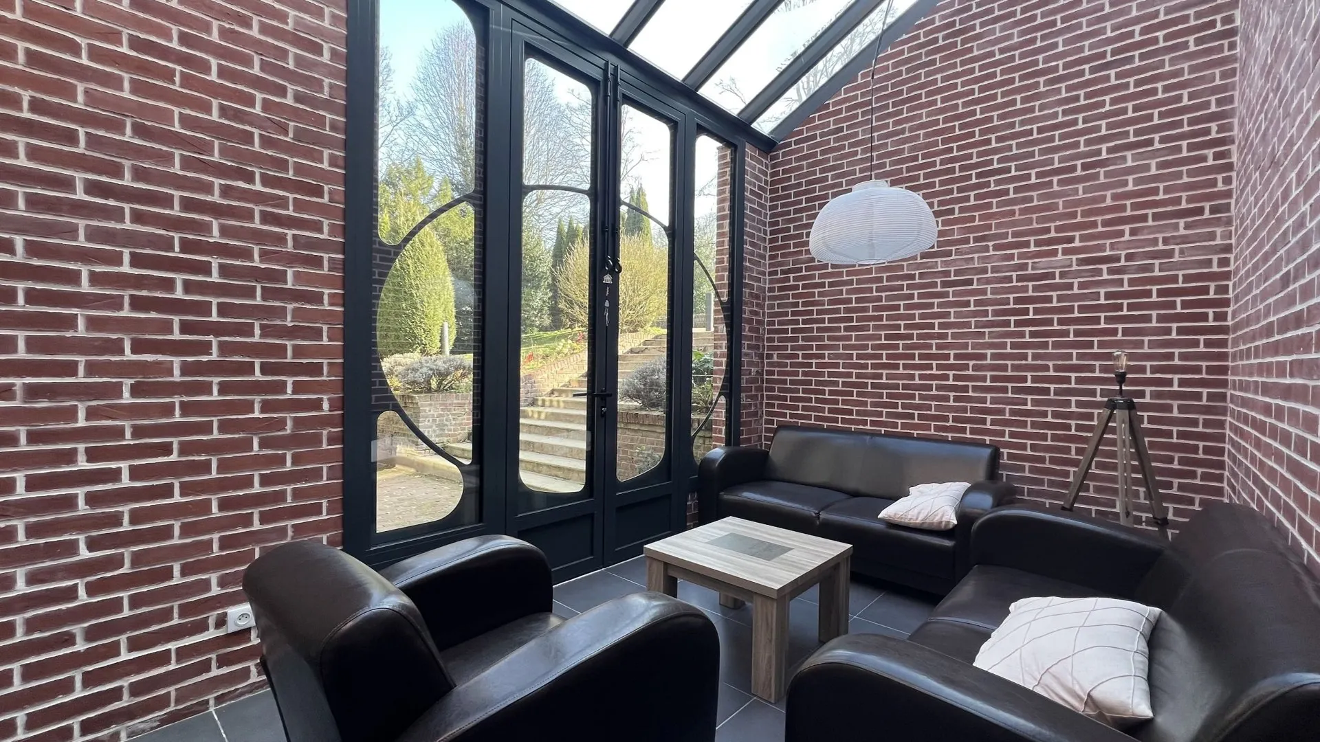 Magnifique demeure de famille 283m², 7 chambres, salle de jeux, patio véranda, dépendances et jardin arboré 6078m², emplacement privilégié centre-ville de Eu 76260.