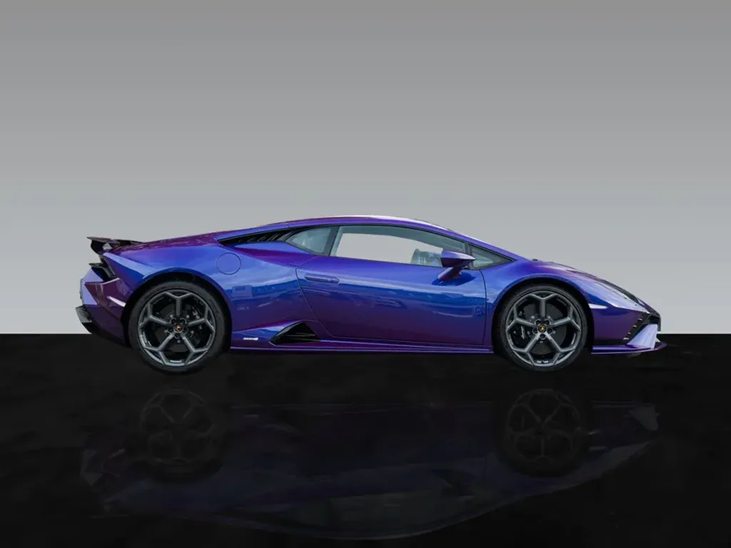 Profil latéral Lamborghini Huracán Tecnica Viola Mithras, supercar V10 exclusive disponible avec livraison à Bordeaux.