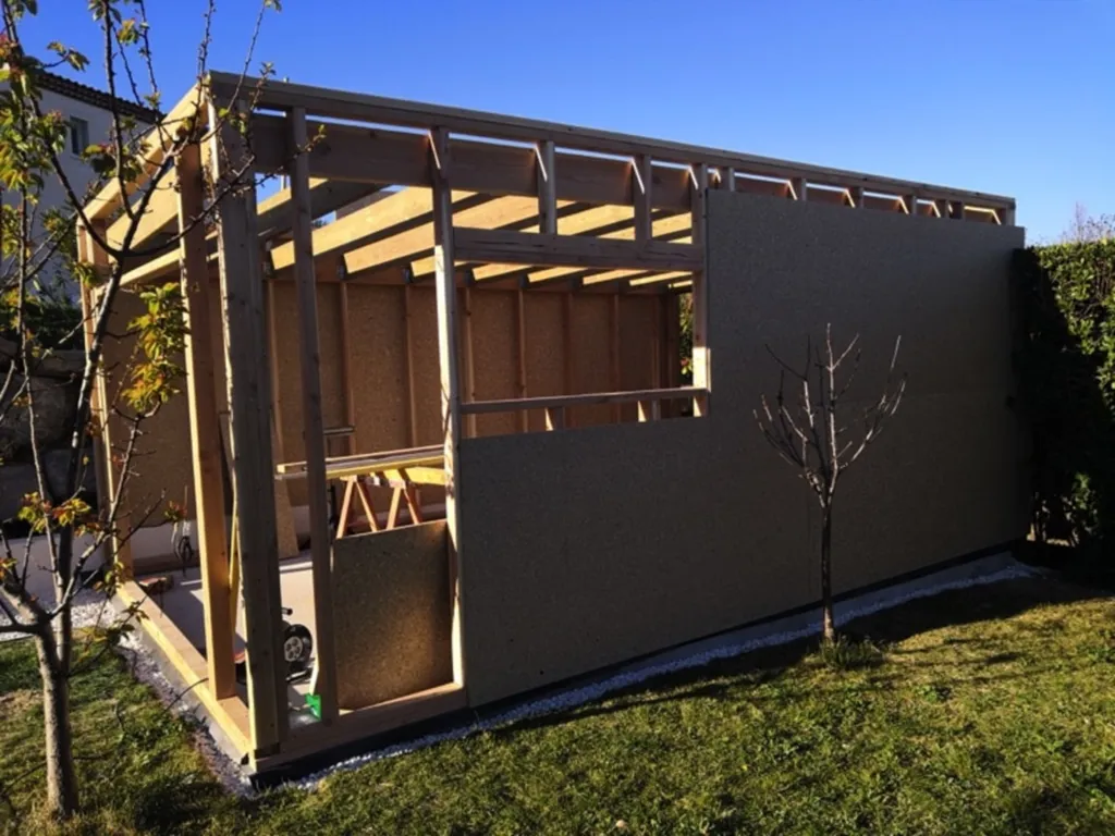 Installation d’un abri automobile sur mesure avec couverture bac acier à Castelnau-le-Lez Proche de Montpellier dans Hérault (34)