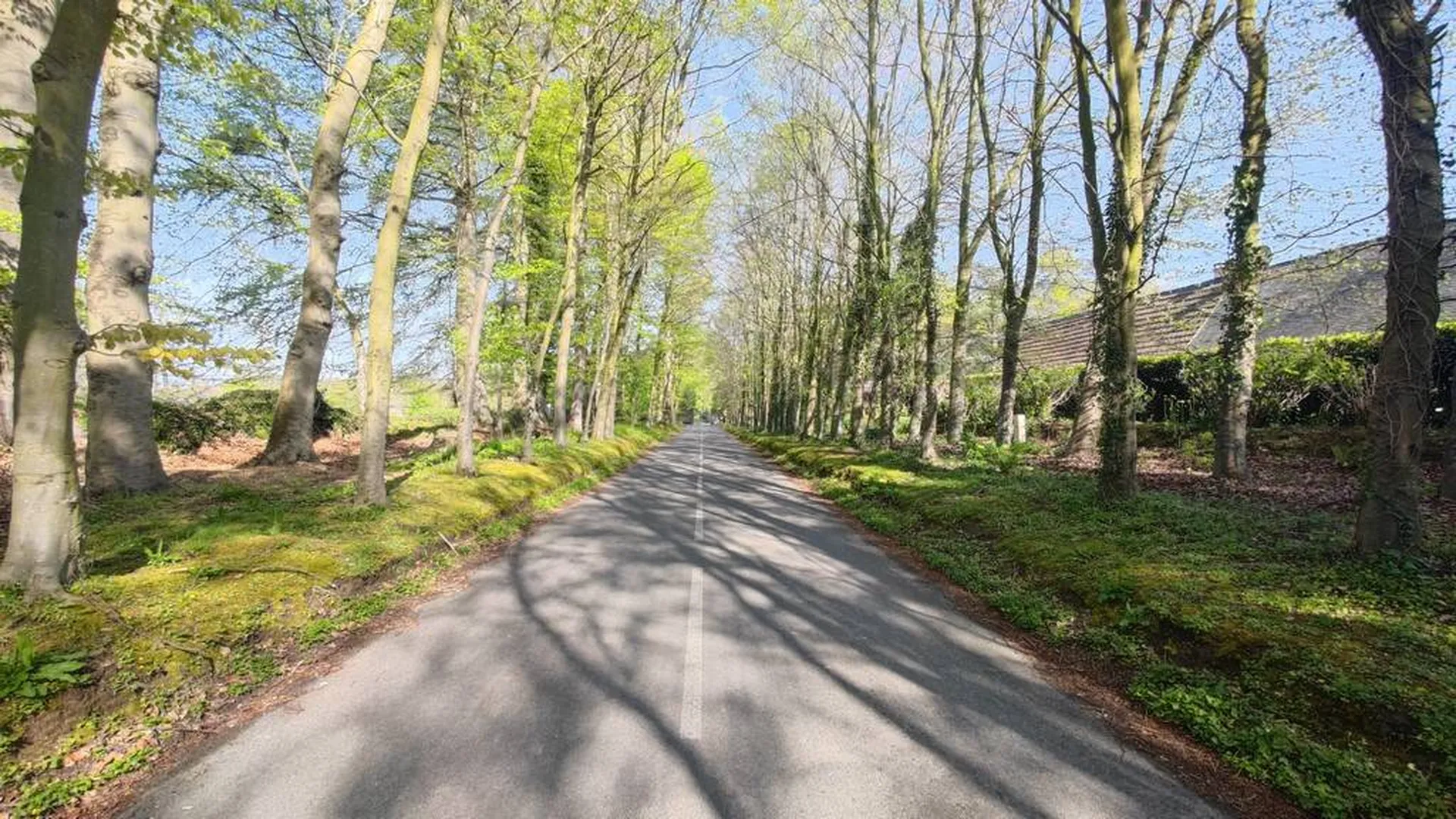 VENDU charmante longère de 95 m² bâtie sur un terrain de 1068 m² paysagés et clos situé à 10 minutes de plages