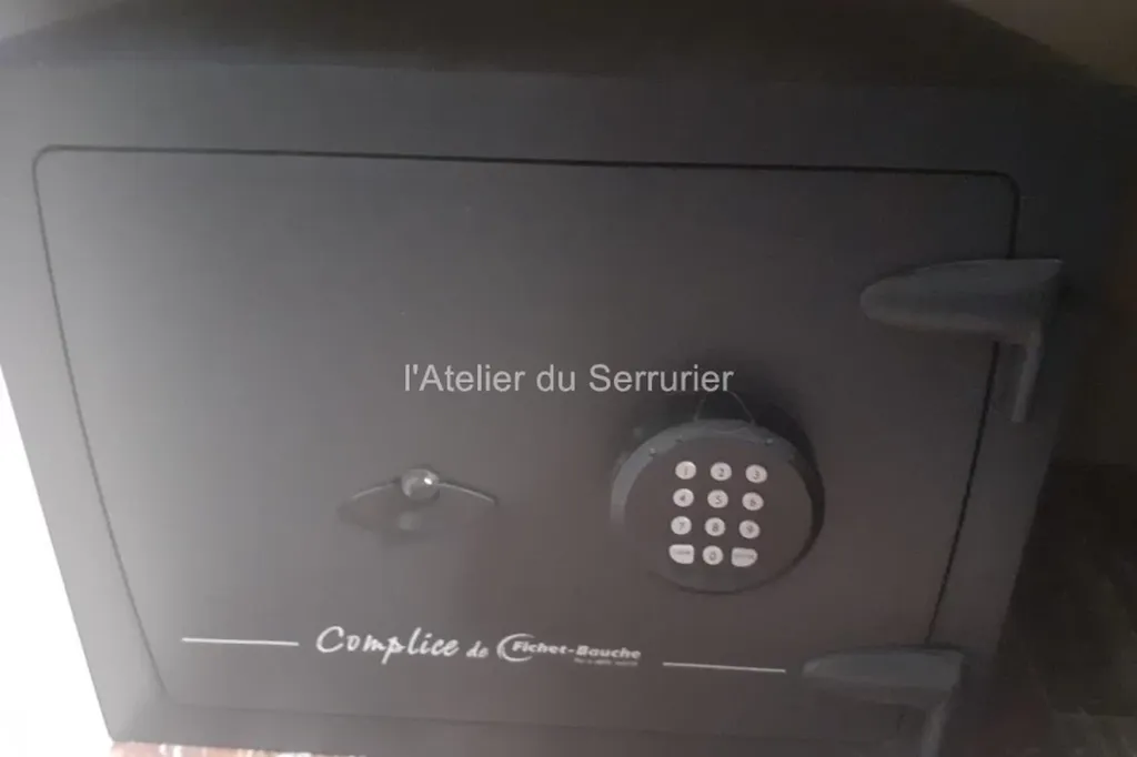Faire installer un coffre-fort certifié pour sécuriser documents professionnels et objets précieux dans votre habitation à Salon-de-Provence