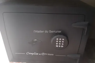 Faire installer un coffre-fort certifié pour sécuriser documents professionnels et objets précieux dans votre habitation à Salon-de-Provence