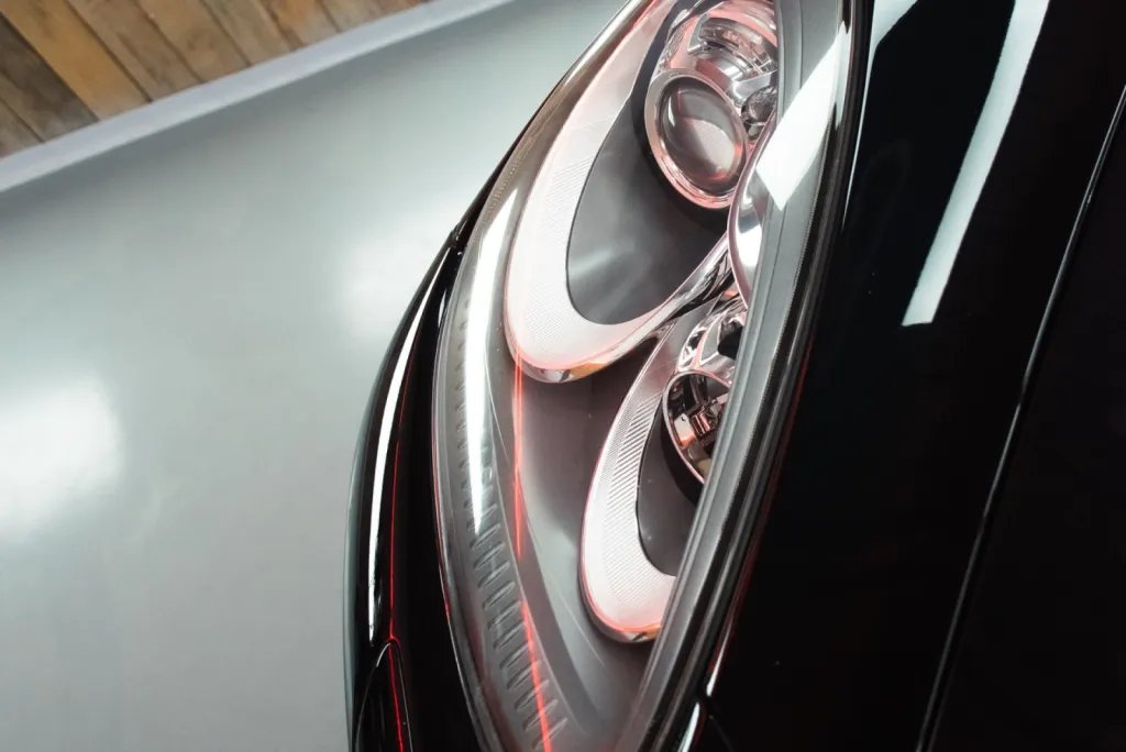 Traitement céramique carrosserie et vitrages sur Porsche Cayenne Turbo S à Senlis