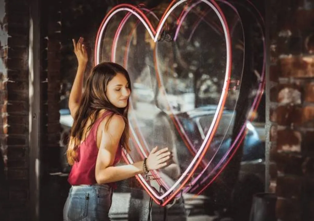 Faire appel à une agence évènementielle spécialisée en décor marketing de vitrines pour les commerces et centres commerciaux à Bordeaux centre en Gironde