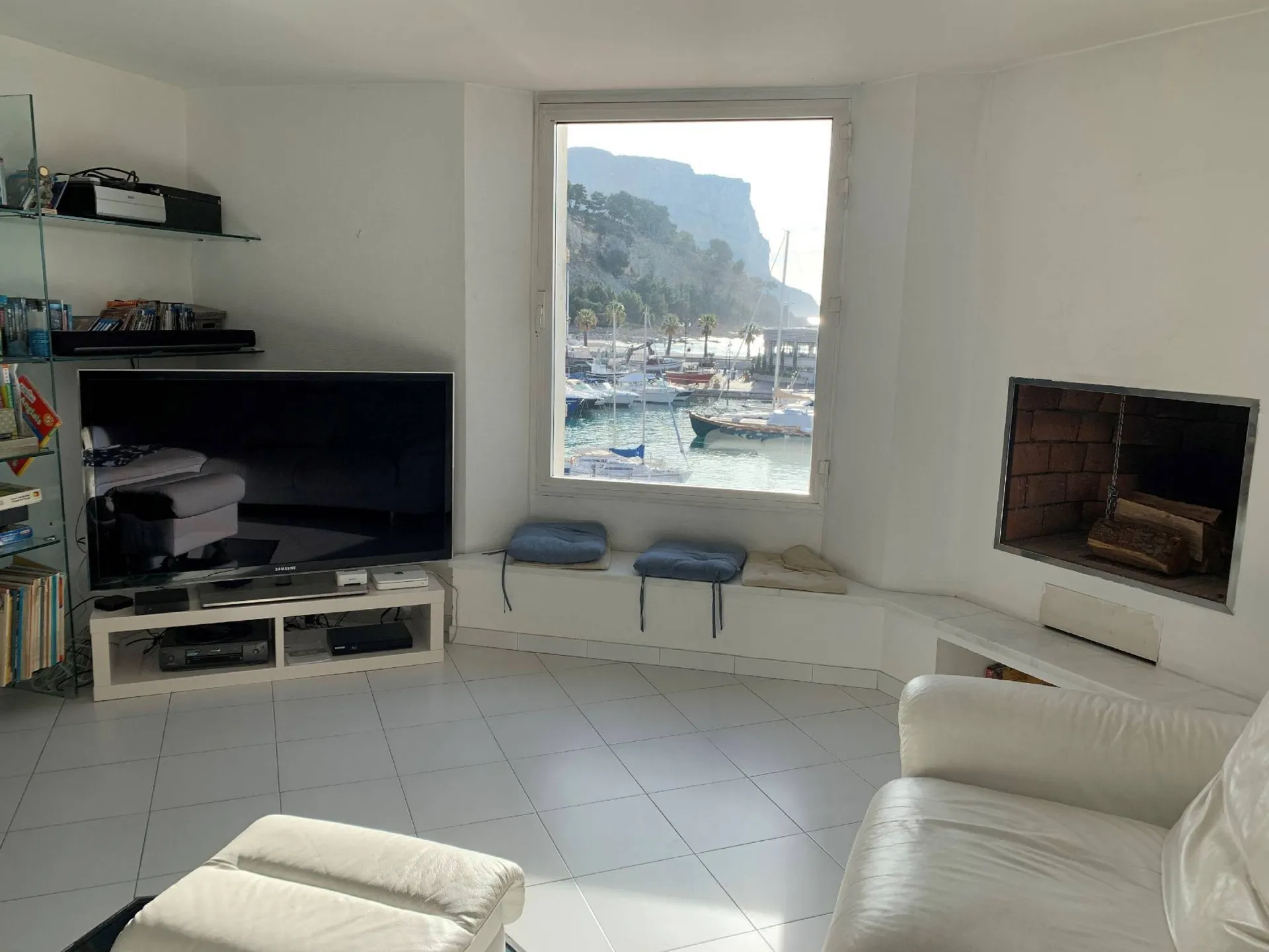 Salon lumineux maison de village a vendre cassis