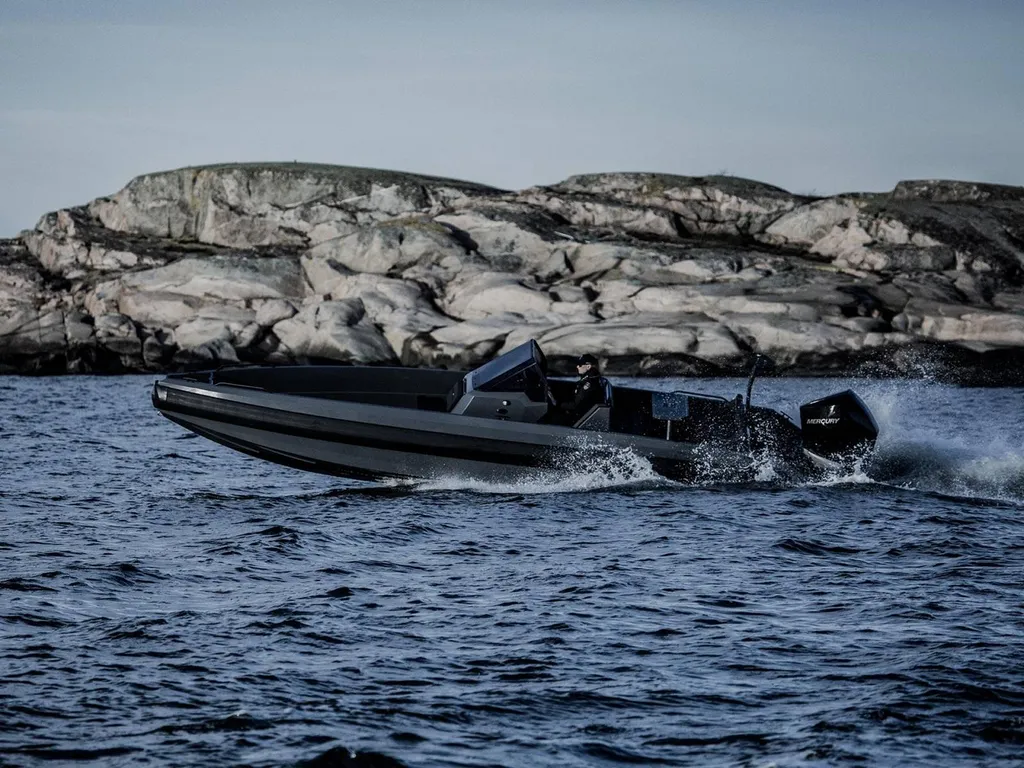 A vendre bateau à moteur neuf Iron 827 à Bandol