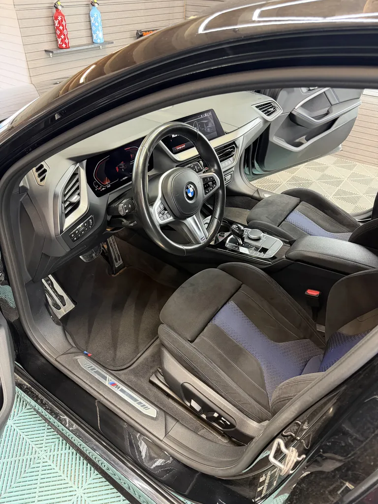 BMW SERIE 1 118i / PACK M SPORT INT/EXT/ BOITE AUTO/ LED / SIEGE SPORT/ SIEGE ELECTRIQUE