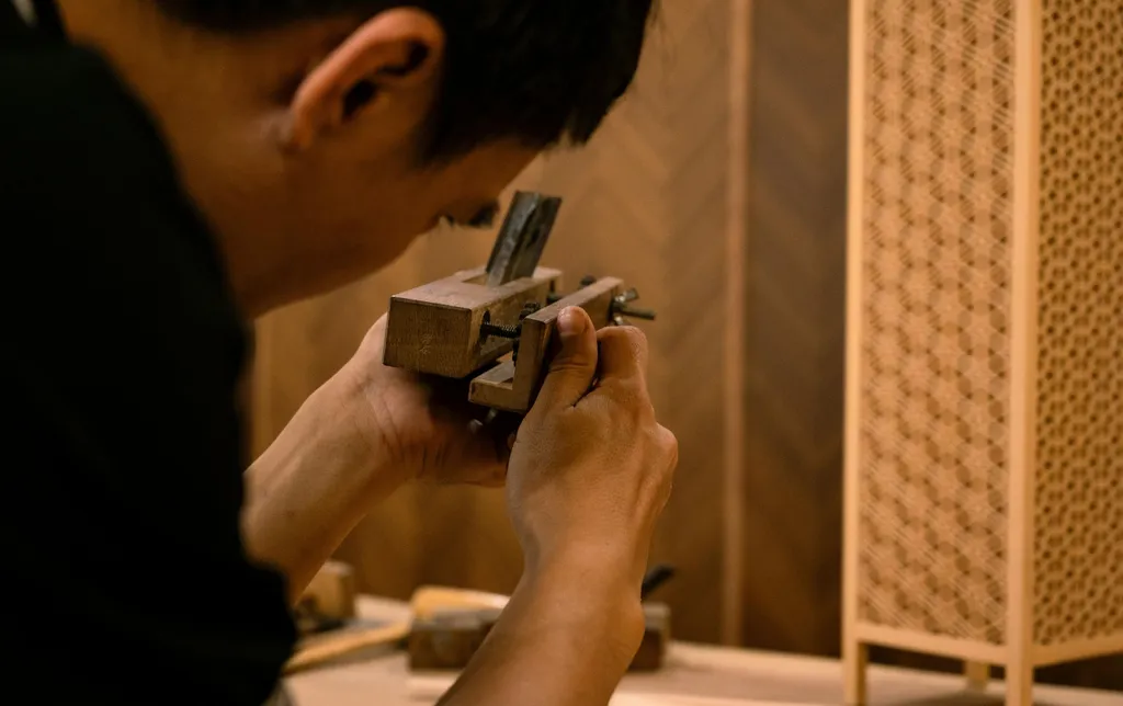 Qu'est-ce que l'ébénisterie d'art et en quoi se distingue-t-elle de la menuiserie classique ?