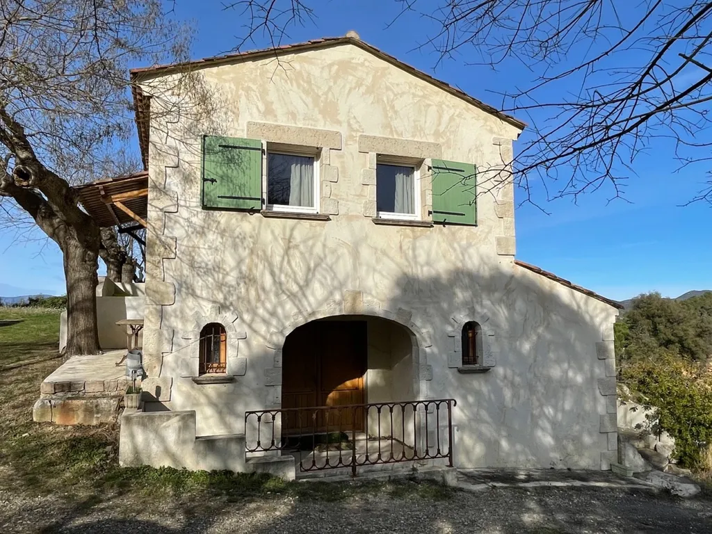 Rénovation des façades en pierre sur une ancienne bâtisse à Cessenon sur Orb proche de Béziers.