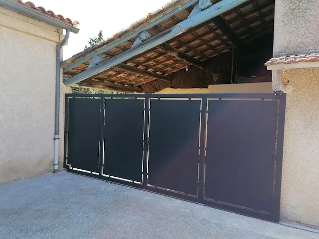 Pose de portail en métal sur mesure vaucluse