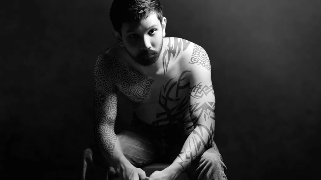 Où trouver un tatoueur près de chez moi ?  Vitrolles proche de Marignane  Del Shade tatouage