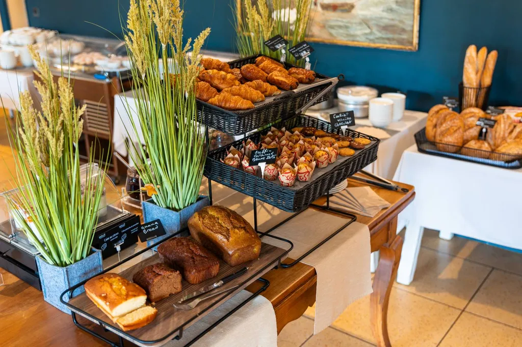 Le brunch de L'HDLP, un moment unique de gourmandise à l'Hôtel de la Plage de Bormes Les Mimosas.