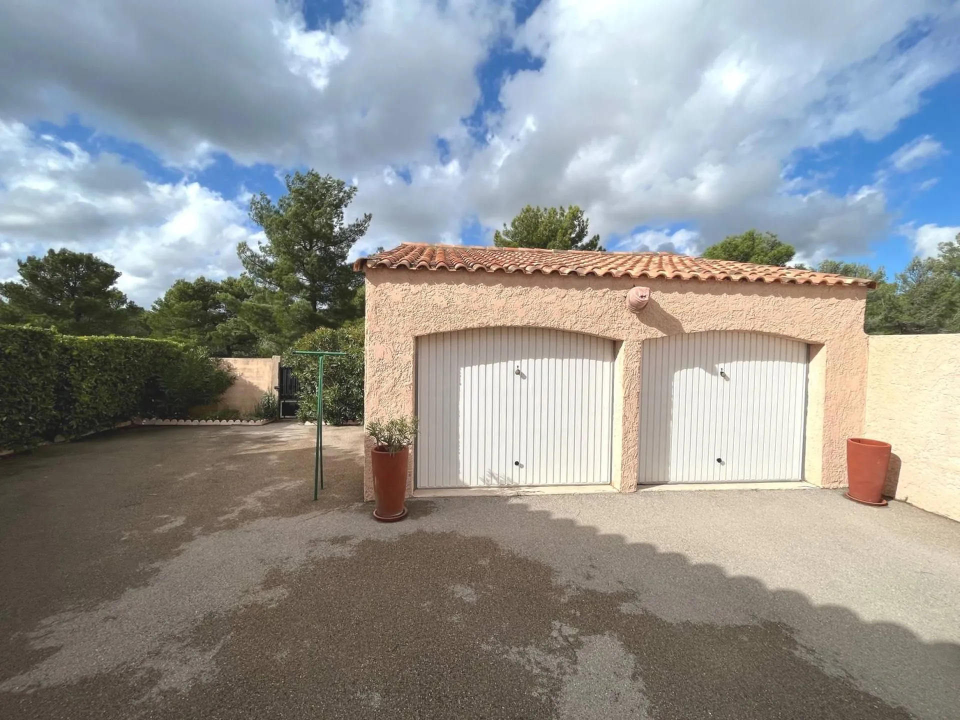 carnoux vente pavillon avec garage double, piscine belle exposition