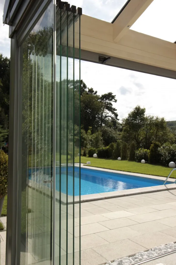 Parois en verre pour pergola biocliamtique