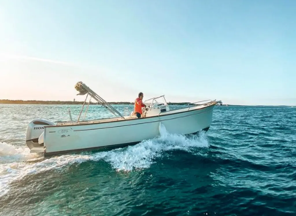 Réparation de bateau à moteur et voilier