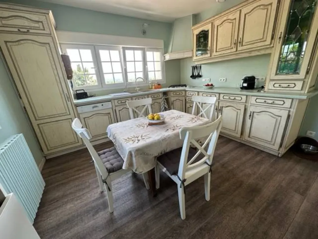 A vendre maison bourgeoise de 147 m² édifiée sur un terrain de 2800 m² sur la commune de SAINT AUBIN LES ELBEUF