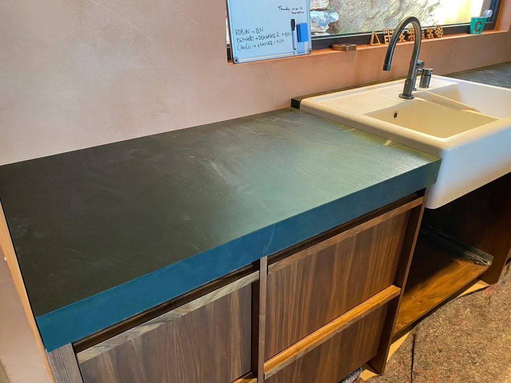 Plans de travail et îlot en Quartzite Avocatus à Saint Tropez 