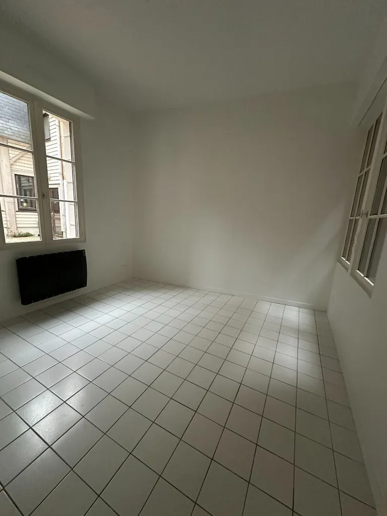 APPARTEMENT ROUEN - 3 pièces - 53 m2 - situé rue saint romain - 710€ charges comprises