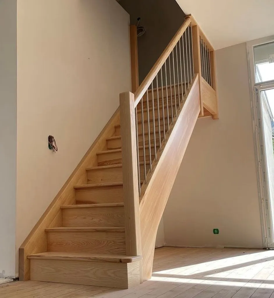 Escalier bois sur mesure : conception, fabrication artisanale et pose par un menuisier pour particuliers et professionnels à Toulouse