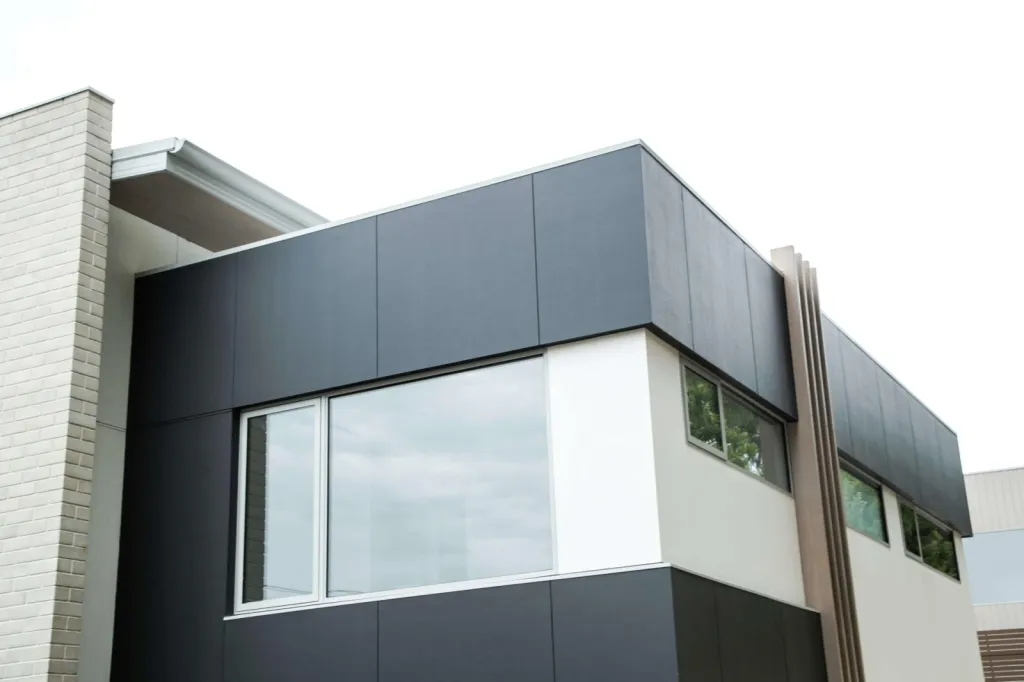 Installation de pompe à chaleur air-eau pour maison individuelle avec pose sur mesure et tarifs compétitifs à Bergerac (24100) et aux alentours