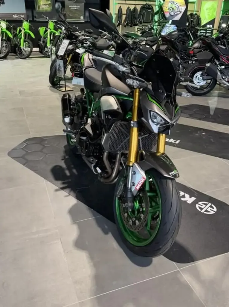 Kawasaki Z900 SE 900 cm³ - 4070 kms - vue de face - Kawasaki Nîmes