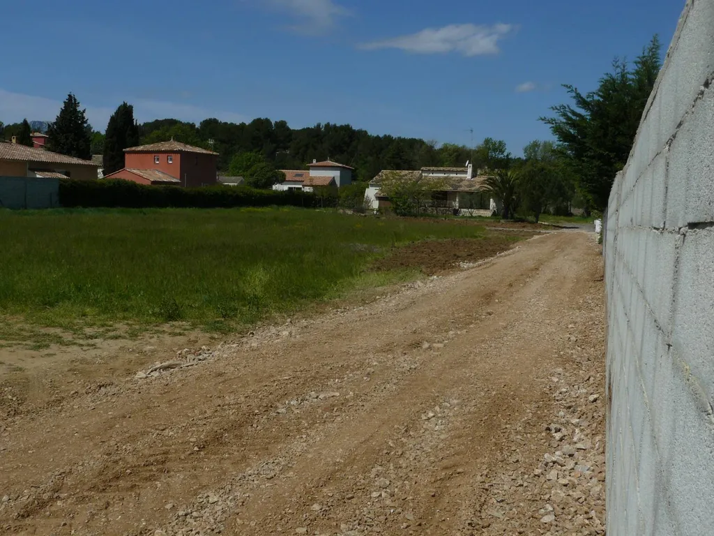 VENDU! Terrain de 1300 m² à LA CRAU (FT117)