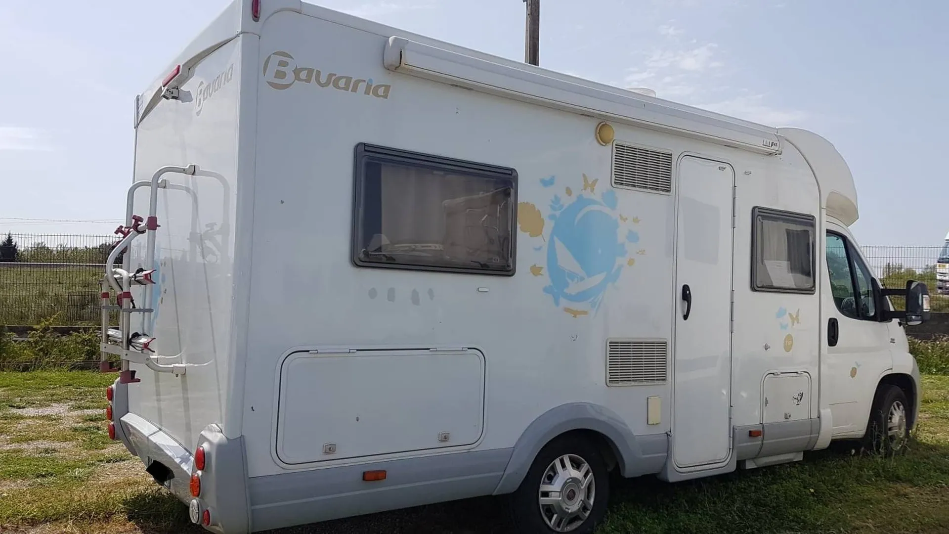 VENDU CAMPING-CAR PROFILE BAVARIA T67, LIT A LA FRANCAISE, 4 COUCHAGES