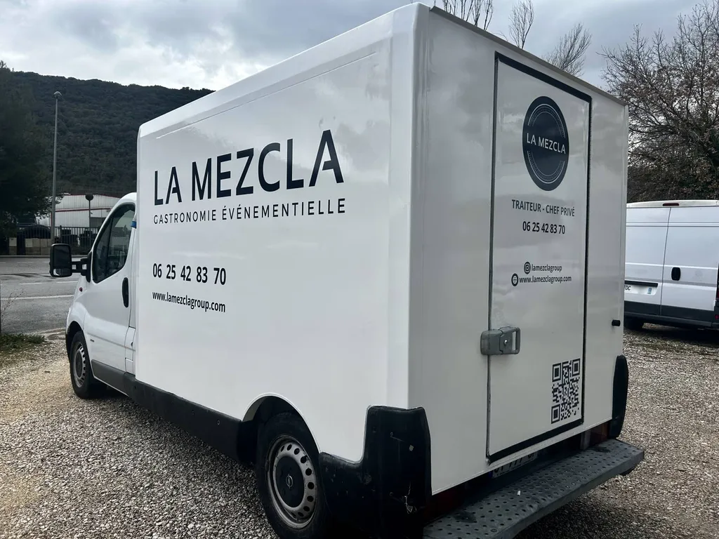 Flocage publicitaire pour un traiteur évenementiel à Brignoles près de Vidauban dans le Var